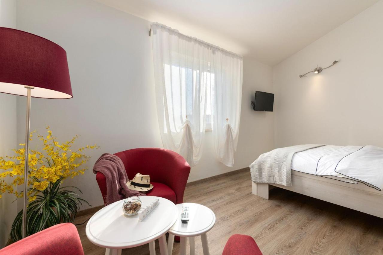 Rooms Karolina Funtana Exteriér fotografie